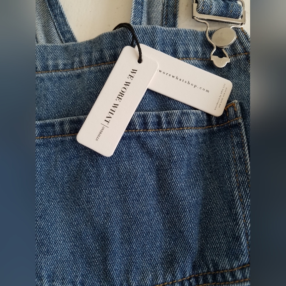 NWT WeWoreWhat Basic Overalls Size Medium Denim Light Wash Blue - Picture 4 of 10